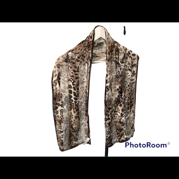 Oscar de la Renta Accessories - Oscar de la Renta vintage silk scarf. Excellent condition